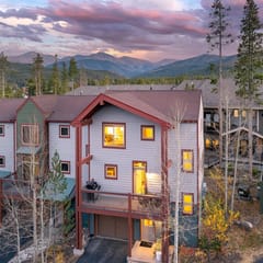 Wolf Park Chalet 100