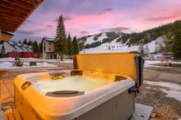 Slopeside Mountain Time Chalet 126