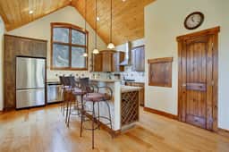 Slopeside Mountain Time Chalet 126