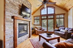 Slopeside Mountain Time Chalet 126