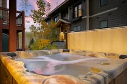 Wolf Park Chalet 100