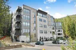 Chill Ski In/Out Condo 102