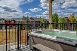 Sunnyside Flats Luxury Condo 321 6