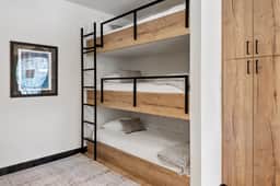 Arrow Penthouse 221