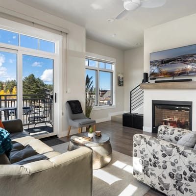 Hideaway Station Corner Loft 25
