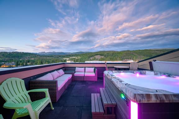 Arrow Rooftop Penthouse 282