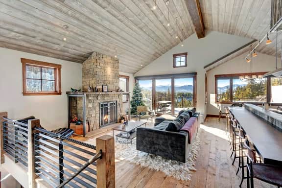 Cliff Side Mountain Chalet