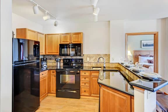 Zephyr Ski In/Out Condo 1221
