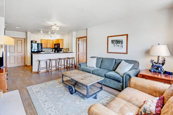 Zephyr Ski In/Out Condo 1221