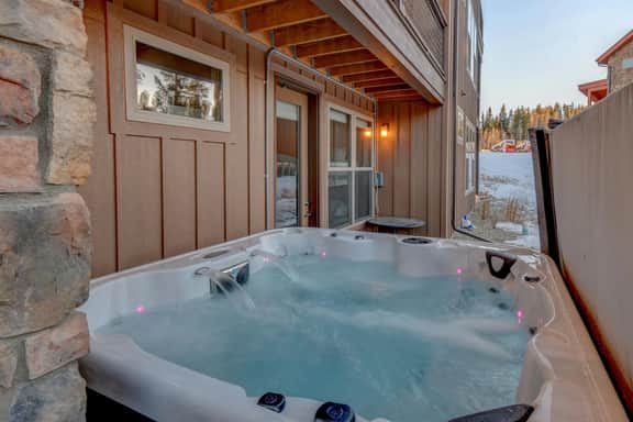 Rendezvous Mountain Chalet 105