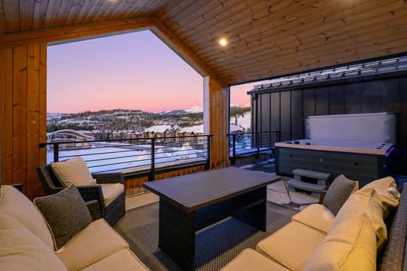 Rendezvous Center Rooftop Spa 96