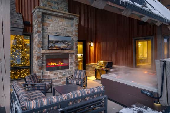 Meadow Glade Pond Chalet 9