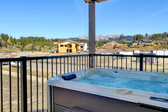 Sunnyside Flats Luxury Condo 361 3