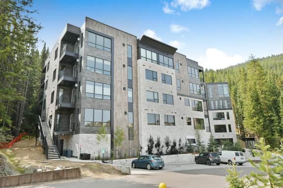 Chill Ski In/Out Condo 102