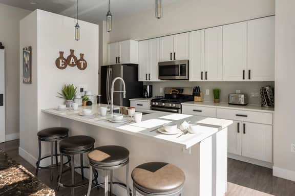 Hideaway Station Corner Loft 25