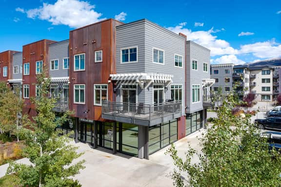 Hideaway Station Corner Loft 25