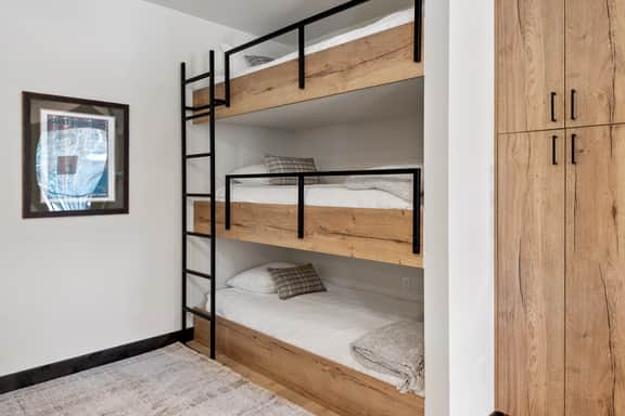 Arrow Penthouse 221