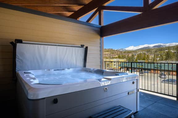 Arrow Penthouse 215