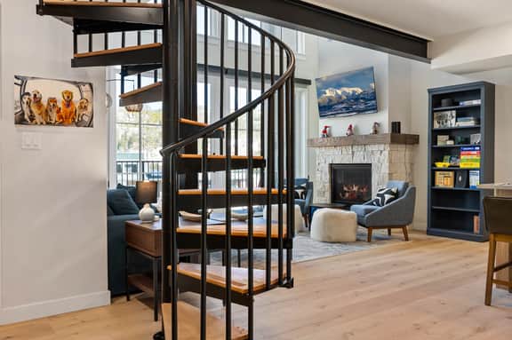 Arrow Penthouse 215
