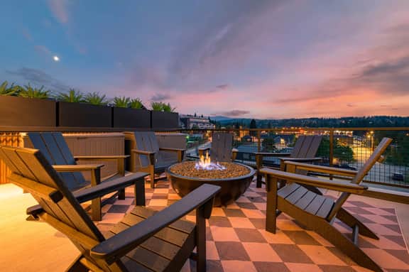 Row Roof Top Penthouse 141 - Image 5