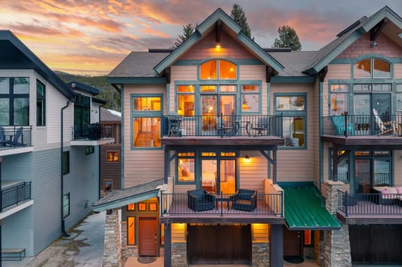 Slopeside Mountain Time Chalet 126