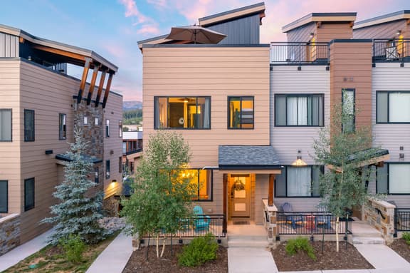 Arrow Rooftop Penthouse 282