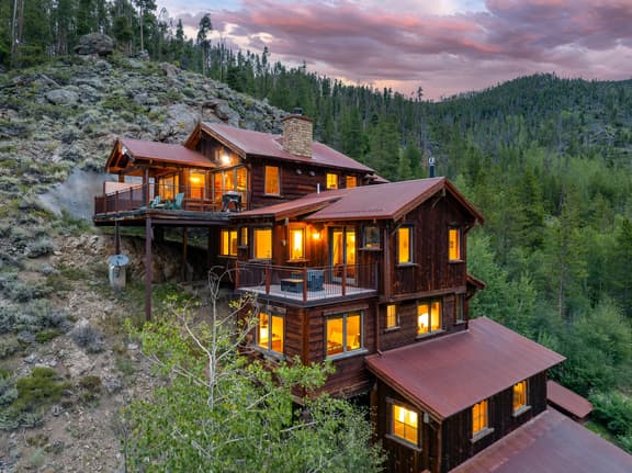 Cliff Side Mountain Chalet