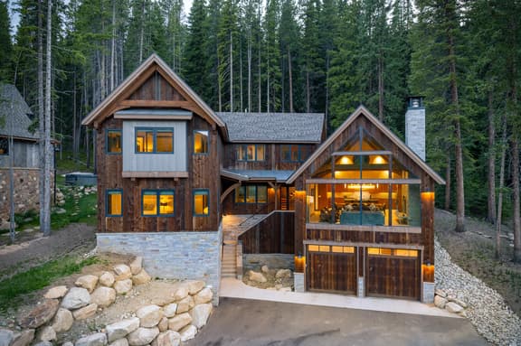 Bridgers Cache Ski In/Out Chalet 275