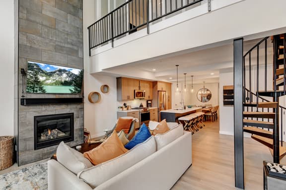 Arrow Penthouse 219