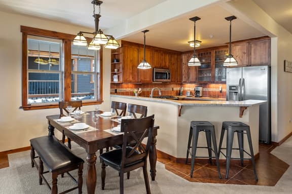 Grand Park Cozens Pointe Condo H-201