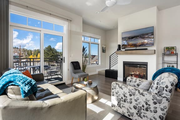 Hideaway Station Corner Loft 25