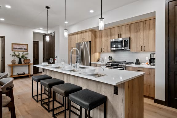 Arrow Penthouse 221