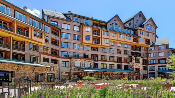 Zephyr Luxury Penthouse 1703